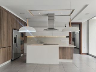 Foto 46 de Renta de Casa Amoblada con diseño Moderno-Minimalista con piscina, Sector Intervalles
