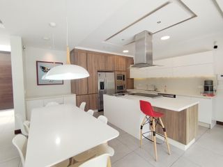 Foto 1 de Renta de Casa Amoblada con diseño Moderno-Minimalista con piscina, en  la Intervalles
