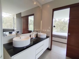 Foto 16 de Renta de Casa Amoblada con diseño Moderno-Minimalista con piscina, en  la Intervalles