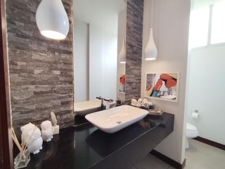 Foto 9 de Renta de Casa Amoblada con diseño Moderno-Minimalista con piscina, en  la Intervalles