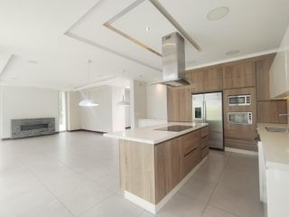 Foto 35 de Renta de Casa Amoblada con diseño Moderno-Minimalista con piscina, Sector Intervalles