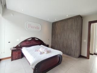 Foto 17 de Renta de Casa Amoblada con diseño Moderno-Minimalista con piscina, en  la Intervalles