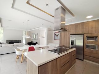 Foto 3 de Renta de Casa Amoblada con diseño Moderno-Minimalista con piscina, Sector Intervalles