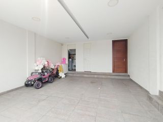 Foto 21 de Renta de Casa Amoblada con diseño Moderno-Minimalista con piscina, en  la Intervalles