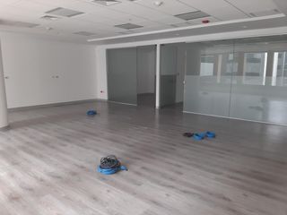 Foto 24 de Alquilo oficina en el centro empresarial Real