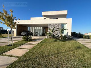 Foto 2 de Casa en venta en el Barrio Costas,, Puertos / Escobar