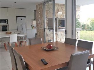 Foto 4 de aLQUILER SUPER DISEÑO, Pileta Climatizada.- Mensual