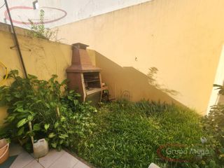 Foto 3 de PH de 3 ambientes con patio / jardin con parrilla