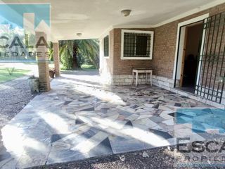 Foto 4 de Casa quinta en alquiler pileta amplio jardin amoblada