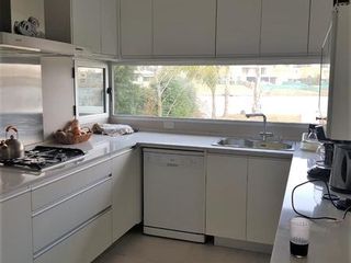 Foto 11 de alquiler CASA de SUPER DISEÑO, Pileta Climatizada.- Mensual