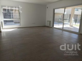 Foto 1 de Casa en alquiler 3 dormitorios y 3 baños en Housing - La Calandria