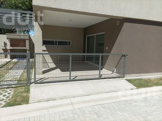 Foto 19 de Casa en alquiler 3 dormitorios y 3 baños en Housing - La Calandria