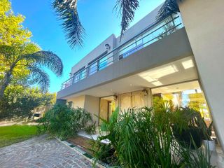 Foto 2 de Casa en venta / Alquiler la Laguna muelle playa en Barrio San Marco villanueva