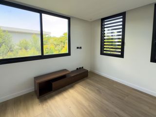 Foto 15 de Casa en venta en 5 ambientes en Nordelta, El Golf, GBA Norte