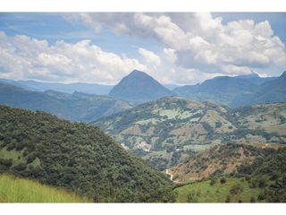 Foto 3 de Vendo hermoso lote con vista sector Bolombolo, unidad cerrada