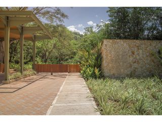 Foto 5 de Vendo hermoso lote con vista sector Bolombolo, unidad cerrada