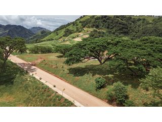 Foto 7 de Vendo hermoso lote con vista sector Bolombolo, unidad cerrada