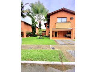 Foto 1 de Venta de Casa Campestre. Unidad Cerrada. El Retiro. Antioquia