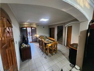 Foto 6 de VENTA DE ESPECTACULAR CASA DE 2 PLANTAS, EN  PLENO CENTRO DE RIVADAVIA