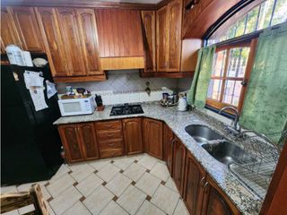 Foto 11 de VENTA DE ESPECTACULAR CASA DE 2 PLANTAS, EN  PLENO CENTRO DE RIVADAVIA