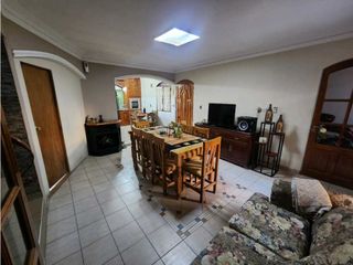 Foto 8 de VENTA DE ESPECTACULAR CASA DE 2 PLANTAS, EN  PLENO CENTRO DE RIVADAVIA