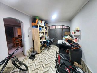 Foto 16 de VENTA DE ESPECTACULAR CASA DE 2 PLANTAS, EN  PLENO CENTRO DE RIVADAVIA