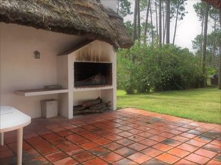 Foto 3 de EXCELENTE CHALET 4 DORMITORIOS MAS DEPENDENCIA EN LA PARADA 35 DE LA MANSA -PUNTA DEL ESTE