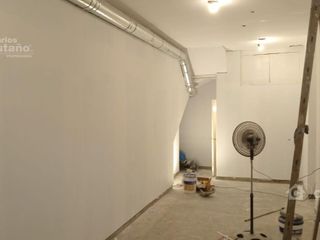 Foto 1 de Exc. Local Comercial con Baño   Sótano a Mts. de Av. Monroe y a 2/c Av. Cabildo
