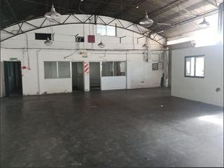 Foto 4 de Excelente Depósito con Oficinas en Alquiler en Martinez