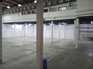 Foto 3 de Excelente Depósito con Oficinas en Alquiler en Martinez