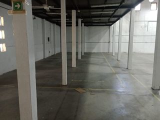 Foto 5 de Excelente Depósito con Oficinas en Alquiler en Martinez