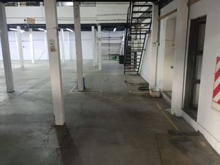 Foto 9 de Excelente Depósito con Oficinas en Alquiler en Martinez