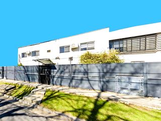 Foto 1 de Excelente Depósito con Oficinas en Alquiler en Martinez