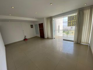 Foto 2 de SE VENDE DEPARTAMENTO CON COCHERA EN LA MOLINA