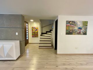 Foto 2 de En venta amplia casa de 3 niveles en Santa Bárbara, Bogotá