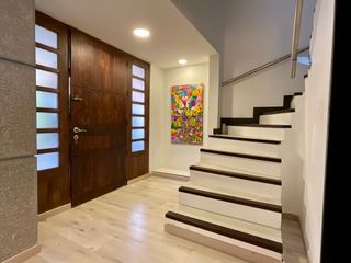 Foto 3 de En venta amplia casa de 3 niveles en Santa Bárbara, Bogotá