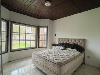 Foto 13 de Casa de tres dormitorios en Roldan pileta jardin amplia