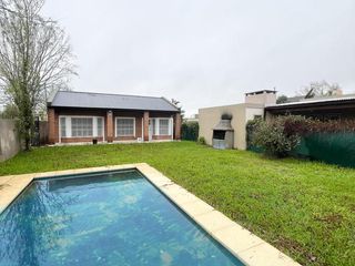 Foto 1 de Casa de tres dormitorios en Roldan pileta jardin amplia