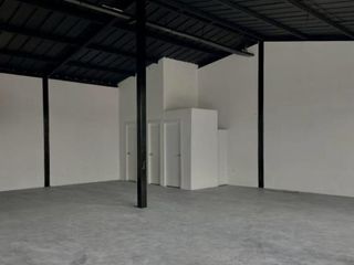 Foto 4 de Local en ALQUILER - 135m2 - plaza comercial - playa chica - valle de los chillos