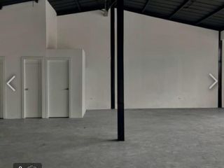 Foto 7 de Local en ALQUILER - 135m2 - plaza comercial - playa chica - valle de los chillos