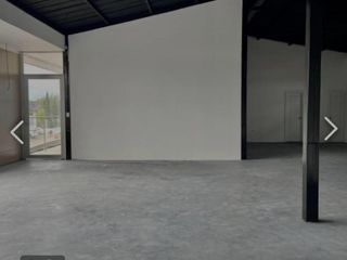 Foto 3 de Local en ALQUILER - 135m2 - plaza comercial - playa chica - valle de los chillos