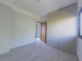 Foto 10 de Depto 2 AMB con balcón, patio y terraza al frente