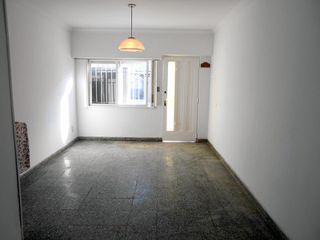 Foto 3 de Venta Departamento 3 Amb.  Pta. Baja  Frente- Ramos Mejia  Con Patio y Lavadero