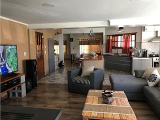 Foto 3 de Casa 6 Ambientes, Grandes Comodidades-Oportunidad!! Retasada
