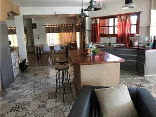 Foto 4 de Casa 6 Ambientes, Grandes Comodidades-Oportunidad!! Retasada