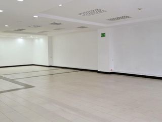 Foto 10 de Alquiler Local Comercial Esquinero. Excelente Ubicación. AB