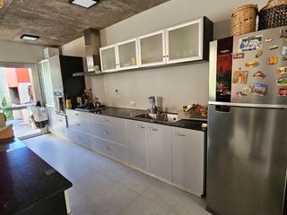 Foto 4 de INDEXA VENDE Casa de diseño en barrio IUPA