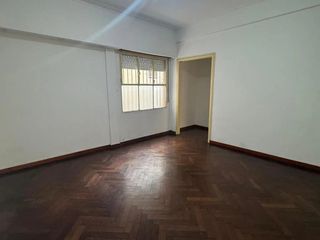 Foto 6 de Alquiler 2 Ambientes con Patio en Banfield.