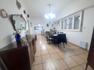 Foto 2 de Amplia casa con cochera y terraza de 110m2 en Nuñez