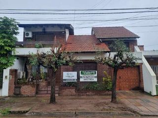 Foto 1 de Chalet en venta en Parque Johnston